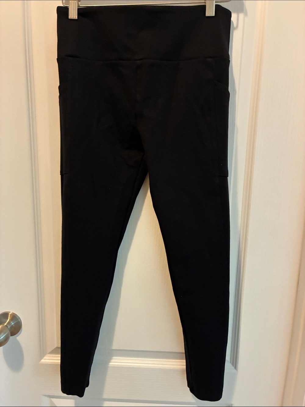 High-Rise Black Leggings with Side Pockets